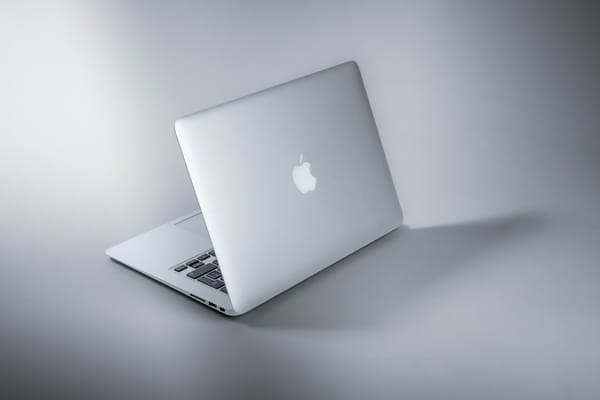 Apple Logo: A História por Trás da Famosa Maçã Mordida