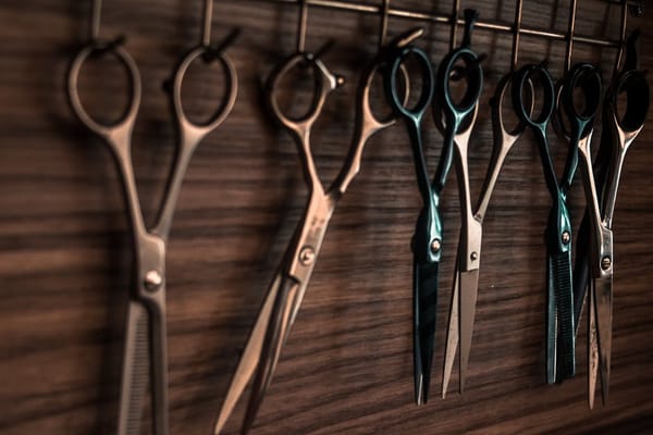 Kit AI: As Ferramentas Essenciais de IA para Criadores e Empresas